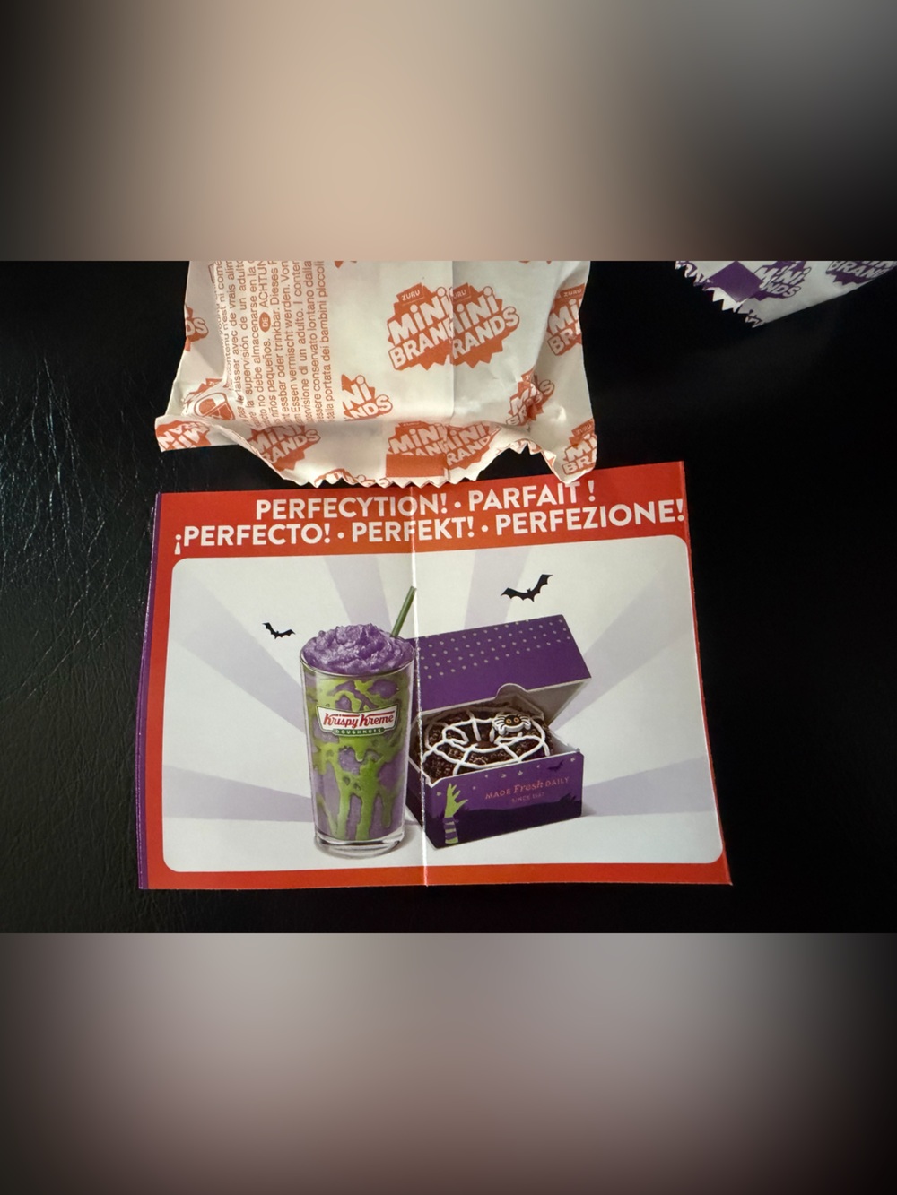 Mini Brands Krispy Kreme spooky Halloween create 03 spider web donut chille Zuru